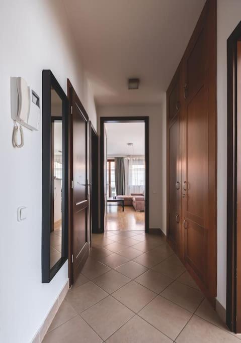 Bright Downtown Balcony Retreat Apartment Будапеща Екстериор снимка