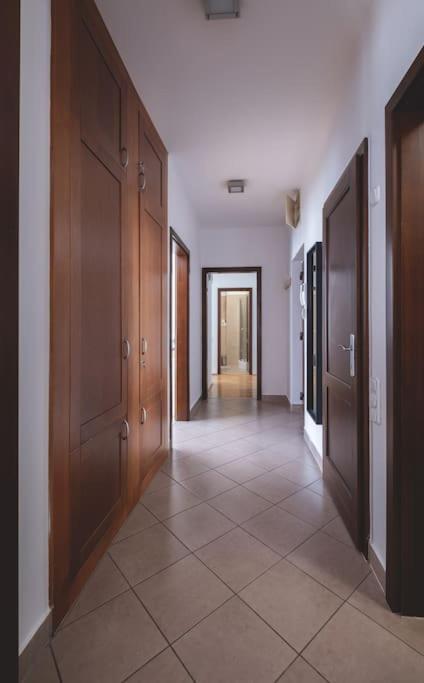 Bright Downtown Balcony Retreat Apartment Будапеща Екстериор снимка
