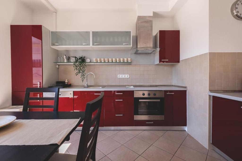 Bright Downtown Balcony Retreat Apartment Будапеща Екстериор снимка